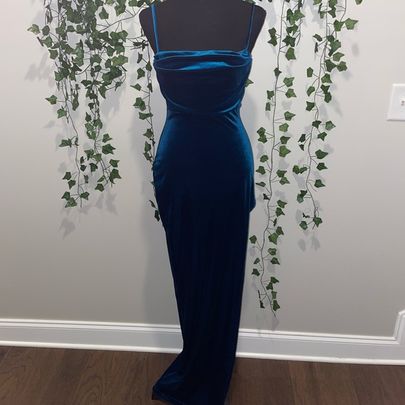 Windsor | Riley Ruched Velvet Formal Dress - Picture 2 of 3